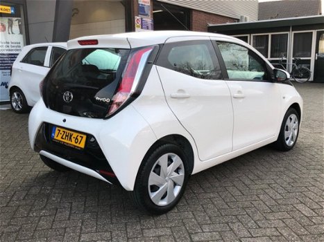 Toyota Aygo - 1.0 VVT-i x-play - 1