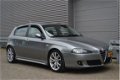 Alfa Romeo 147 - 1.9 JTD Distinctive XENON LEDER NAV. TREKHAAK + INRUIL MOG - 1 - Thumbnail