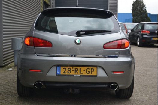 Alfa Romeo 147 - 1.9 JTD Distinctive XENON LEDER NAV. TREKHAAK + INRUIL MOG - 1