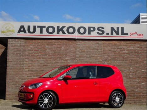 Volkswagen Up! - 1.0 75 pk High up BlueMotion | 3-Deurs | Airco | Cruise | Vw- Navigatie | LMV | Ele - 1