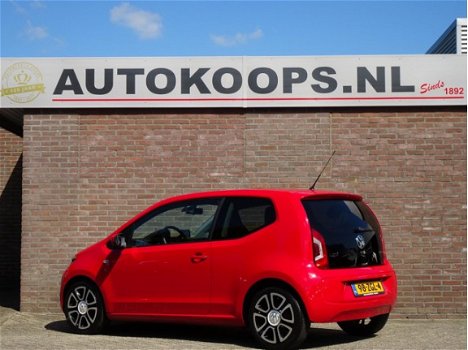 Volkswagen Up! - 1.0 75 pk High up BlueMotion | 3-Deurs | Airco | Cruise | Vw- Navigatie | LMV | Ele - 1