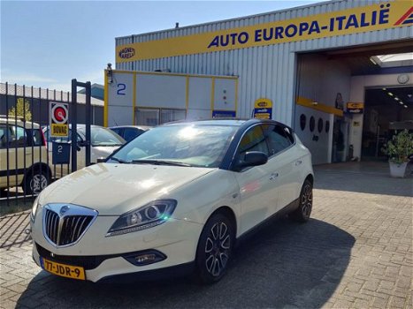 Lancia Delta - 1.6-16V Platino Let op Stroom storing in versnellingsbak - 1