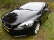 Volvo V40 - D4/SUMMUM BSN/NAVI/LEDER/ON-CALL/KEYLESS/INR&GAR.MOGELIJK - 1 - Thumbnail