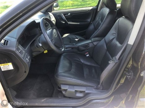 Volvo S60 - I 2.4 AIRCO/LEDER INTERIEUR/ZEER NETJES - 1