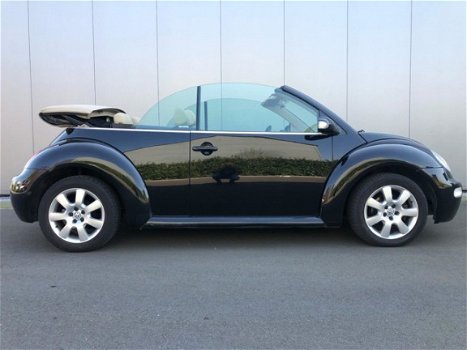 Volkswagen New Beetle Cabriolet - 2.0 Highline - 1