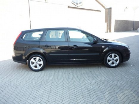 Ford Focus Wagon - 1.6 TDCI Futura AIRCO volledig Dealer ond - 1