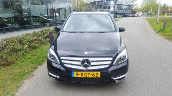 Mercedes-Benz B-klasse - 180 CDI Edition Mooie B 180 CDI met Navigatie Cruisecontrol Parkeersensoren - 1