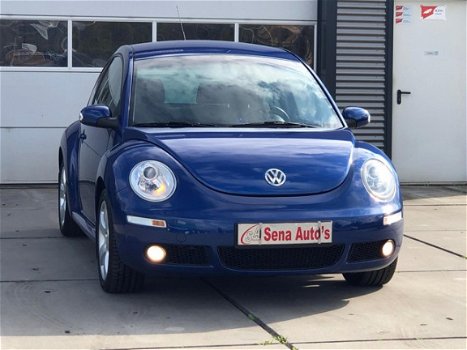 Volkswagen New Beetle - 2.0 Highline Aut./ LAGE KM's 69.000/APK./Airco/Leer/ Eerste eigenaar - 1