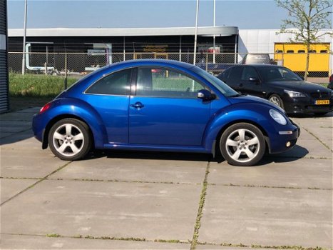 Volkswagen New Beetle - 2.0 Highline Aut./ LAGE KM's 69.000/APK./Airco/Leer/ Eerste eigenaar - 1