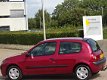 Renault Clio - 1.4-16V Privilège 1.4 16V Privelege, bj.2001, rood, climate, 1e eigenaar, APK tot 10/ - 1 - Thumbnail