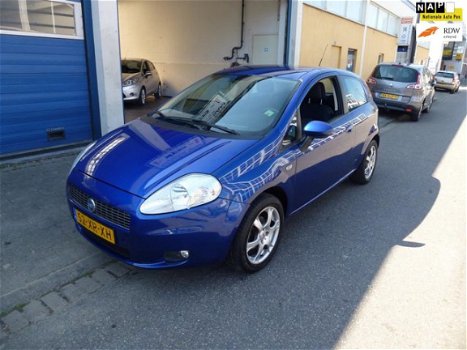 Fiat Grande Punto - 1.4 Dynamic Apk/Airco/Cruise/Nap/Cd/Boekjes/Velgen/AUX/Elektrisch/Centraal - 1