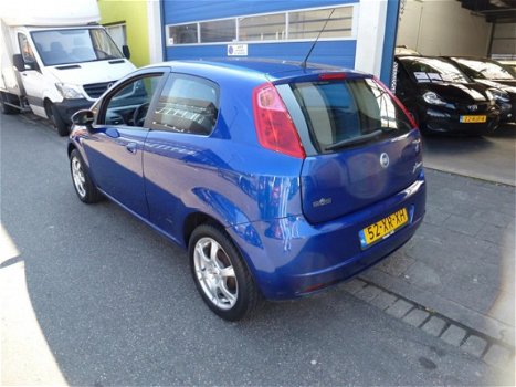 Fiat Grande Punto - 1.4 Dynamic Apk/Airco/Cruise/Nap/Cd/Boekjes/Velgen/AUX/Elektrisch/Centraal - 1