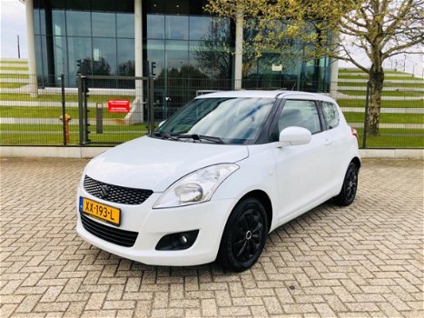 Suzuki Swift - 1.2 Exclusive Schuifdak, 2012, Stoelverwarming, AIRCO - 1