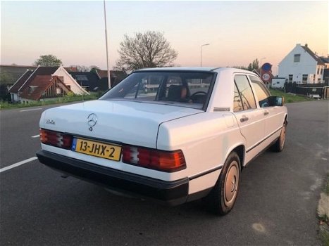 Mercedes-Benz 190-serie - 2.0 IN NIEUWSTAAT €120, - Wegenbelasting per jaar - 1