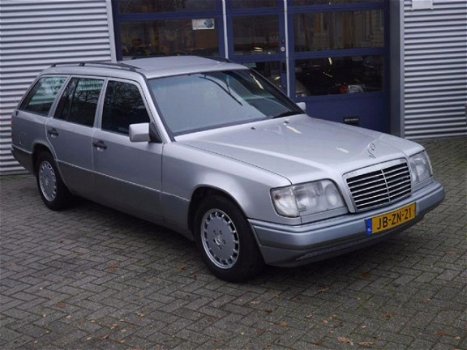 Mercedes-Benz E-klasse Combi - 220 AIRCO SCHUIFDAK ELEKTRISCHE RAMEN ORIG. NL - 1