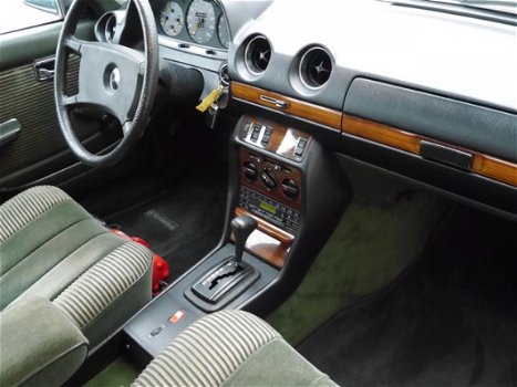 Mercedes-Benz 280 - (W123) E AUTOMAAT SCHUIFDAK ZEER MOOI PULLMAN BEKLEDING - 1