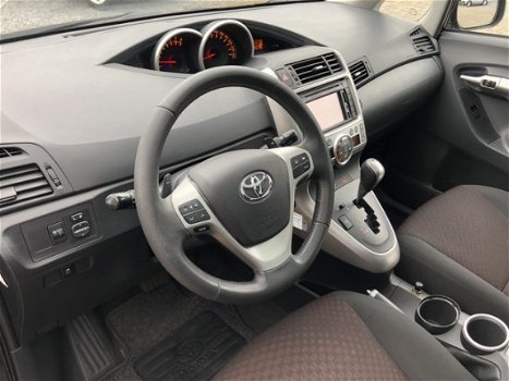 Toyota Verso - 1.8 AUTOMAAT Business Panoramadak / Navigatie / Trekhaak - 1