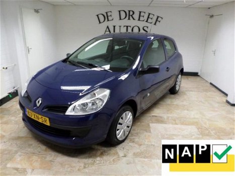 Renault Clio - 1.2-16V Business Line ZONDAG ' s open van 12-tot 17 uur - 1