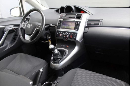 Toyota Verso - 1.6 VVT-i Aspiration | Navigatie | Trekhaak | Camera | Panoramadak | - 1