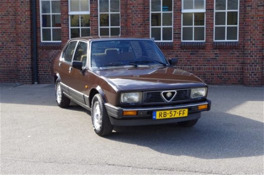 Alfa Romeo Alfetta - 2.0 Lusso - 1