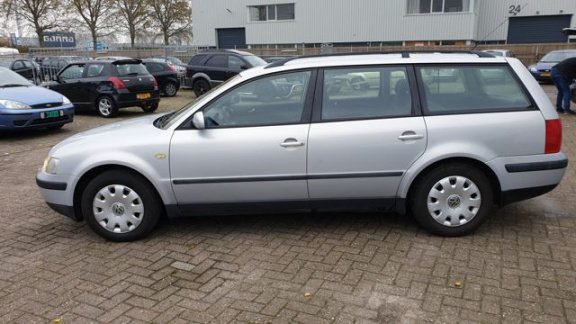 Volkswagen Passat Variant - 1.6 Comfortline Zeer nette en goed rijdende auto.Airco(clima)electr pakk - 1