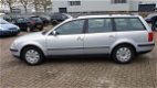 Volkswagen Passat Variant - 1.6 Comfortline Zeer nette en goed rijdende auto.Airco(clima)electr pakk - 1 - Thumbnail