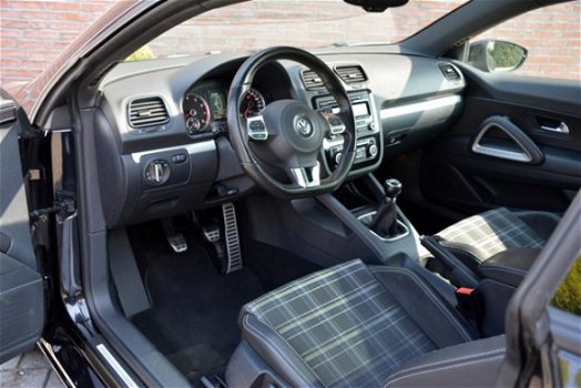 Volkswagen Scirocco - 1.4 TSI 160pk Edition * Xenon * Panoramadak * Half leer / blokstof * Multifunc - 1