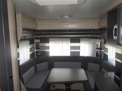 Hobby De Luxe Edtion 460 UFE Reiscaravan met mooie rondzit groep en vast bed - 3