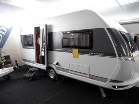 Hobby Excellent 495 UFE Stijlvolle reiscaravan met vast bed. - 1