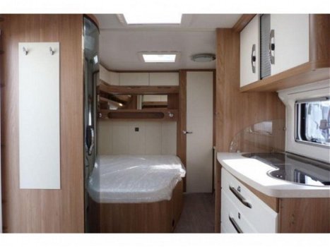 Hobby De Luxe 495 WFB Ruime 4 persoons caravan met vast bed en douche. - 4