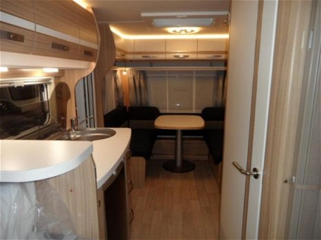 Fendt Bianco Selection 465 TG De ideale compacte caravan met aparte bedden. - 8