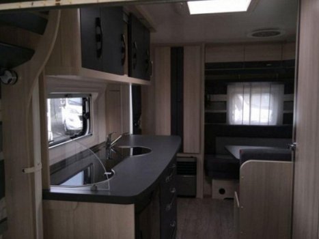 Hobby De Luxe Edtion 440 SF (23) EX huur caravan. - 8