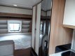 Hobby De Luxe 490 KMF Compacte 5 persoons caravan met vast bed en stapelbed. - 5 - Thumbnail