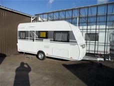 Eriba Living 425 Compacte en lichte reiscaravan met vast bed.