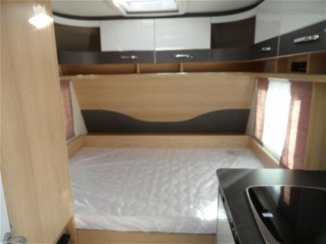 Eriba Living 425 Compacte en lichte reiscaravan met vast bed. - 3