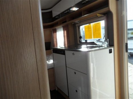Eriba Living 425 Compacte en lichte reiscaravan met vast bed. - 4