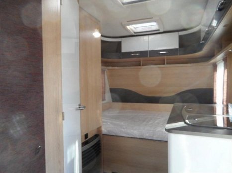 Eriba Living 425 Compacte en lichte reiscaravan met vast bed. - 6