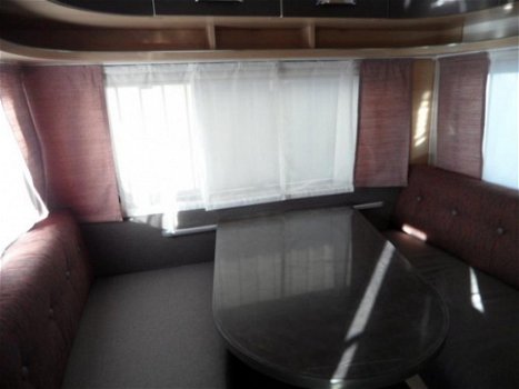 Eriba Living 425 Compacte en lichte reiscaravan met vast bed. - 8