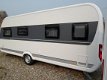 Hobby Excellent 560 WFU Zeer ruime caravan met rondzit, vast bed en douche. - 2 - Thumbnail