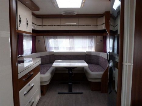 Hobby Excellent 560 WFU Zeer ruime caravan met rondzit, vast bed en douche. - 3