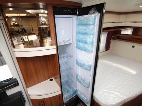 Hobby Excellent 560 WFU Zeer ruime caravan met rondzit, vast bed en douche. - 8