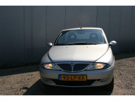 Lancia Y(psilon) - Ypsilon 1.2 16v 127000 km - 1