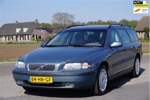 Volvo V70 - 2.4 Comfort Line TREKHAAK AIRCO - 1