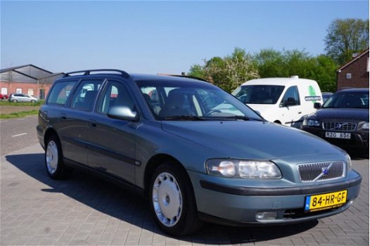 Volvo V70 - 2.4 Comfort Line TREKHAAK AIRCO - 1