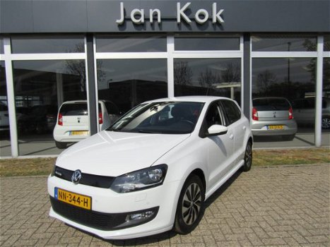 Volkswagen Polo - 1.0 TSi 95 pk Executive plus / Navigatie / Parkeersensoren / Stoelverwarming - 1