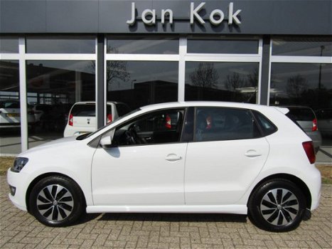 Volkswagen Polo - 1.0 TSi 95 pk Executive plus / Navigatie / Parkeersensoren / Stoelverwarming - 1