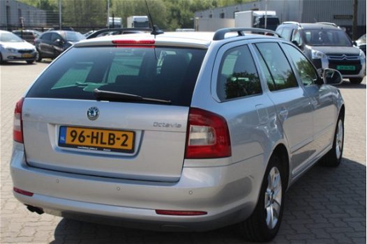 Skoda Octavia Combi - 1.4 TSI Elegance airco, climate control, radio cd speler, elektrische ramen, c - 1