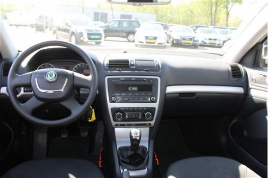 Skoda Octavia Combi - 1.4 TSI Elegance airco, climate control, radio cd speler, elektrische ramen, c - 1