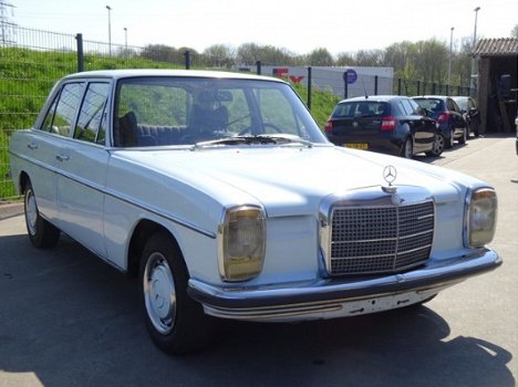 Mercedes-Benz 220 - (W115) D - 1