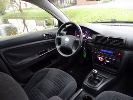 Volkswagen Passat Variant - 2.0 AIRCO/cruise *apk:09-2020* RIJD ALS NIEUW - 1